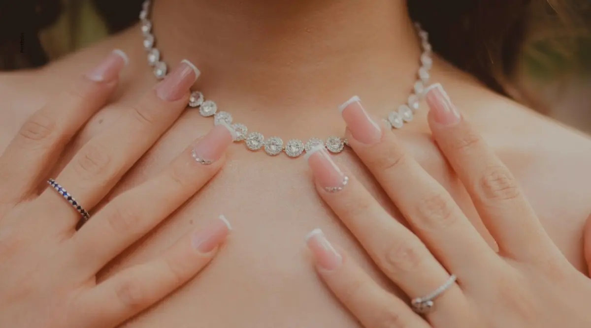 How to Layer Necklaces: A Gold Jewelry Guide